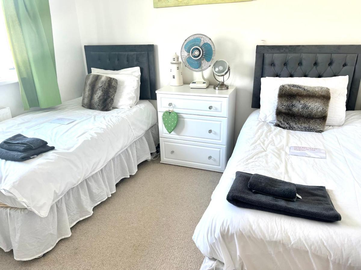 Stunning Beach Front House - Sleeps 6 Pwllheli Esterno foto