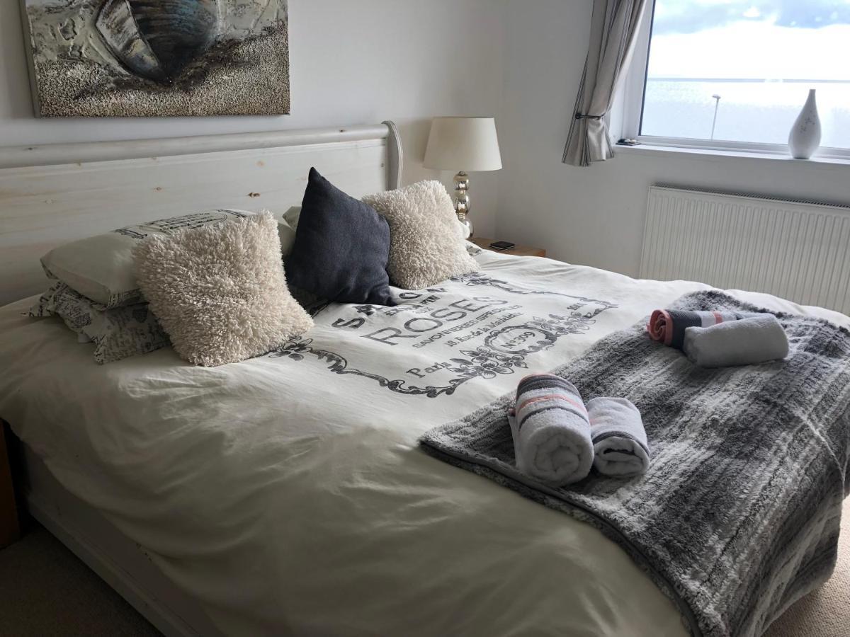 Stunning Beach Front House - Sleeps 6 Pwllheli Esterno foto