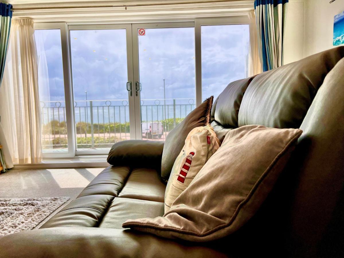 Stunning Beach Front House - Sleeps 6 Pwllheli Esterno foto