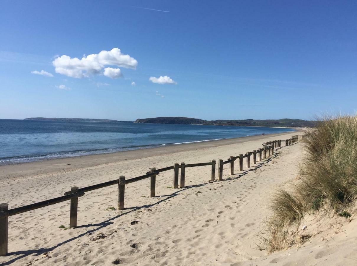 Stunning Beach Front House - Sleeps 6 Pwllheli Esterno foto