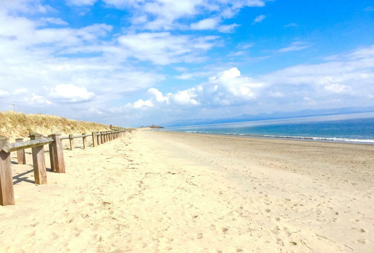 Stunning Beach Front House - Sleeps 6 Pwllheli Esterno foto